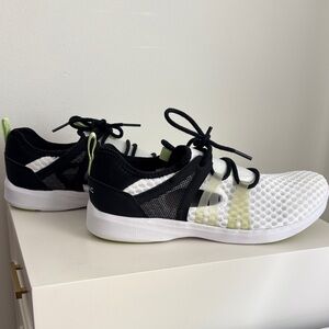 Vionic - White and Black Athletic Sneakers - 7.5 wide